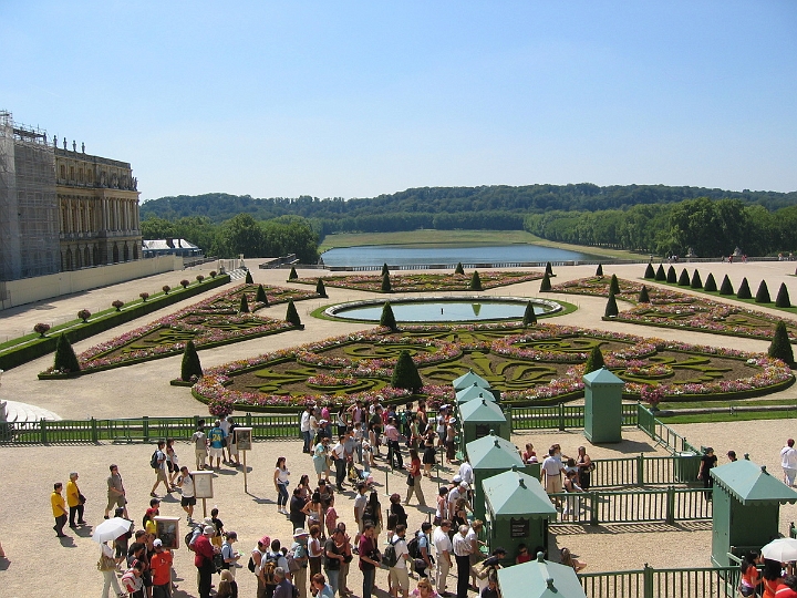044 Versailles view of garden.jpg